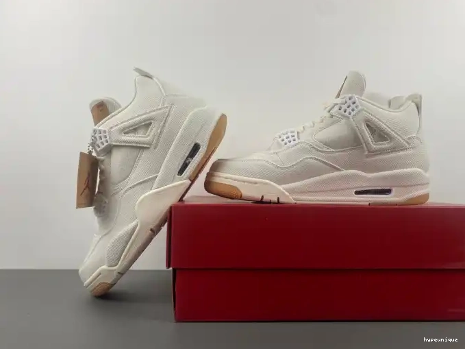 HYPE 'White' Air Jordan Levi's x 4 AO2571-100 0607